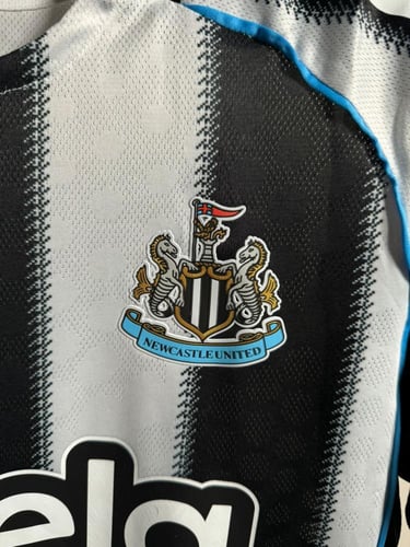 تيشيرت نيوكاسل الأساسي 2025/26