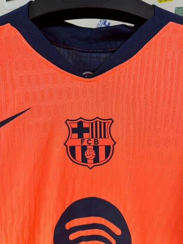 تيشيرت برشلونة الثالث 2025/26