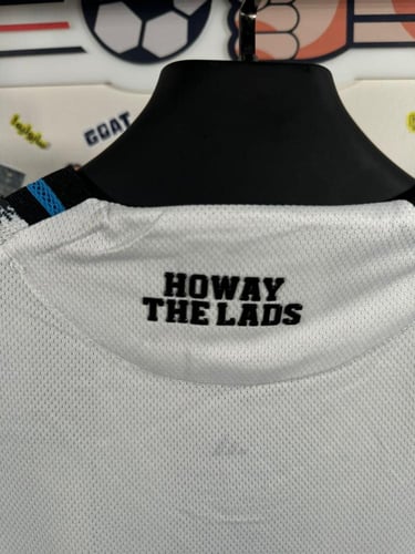 تيشيرت نيوكاسل الأساسي 2025/26