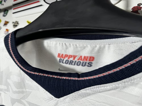 تيشيرت إنجلترا الأساسي 2025/26