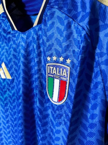 تيشيرت إيطاليا الأساسي 2025/26