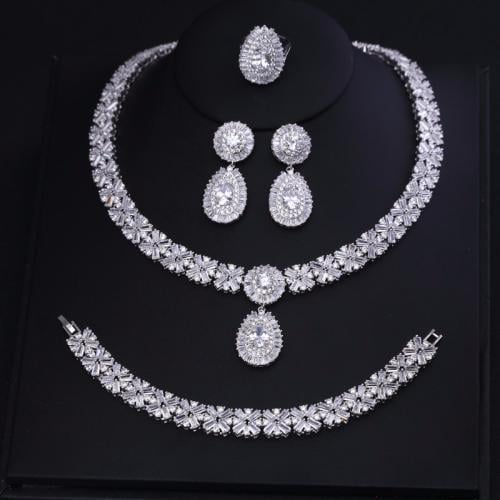 طقم مجوهرات عقد زفاف