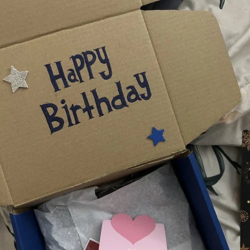 كتابة Happy Birthday على البوكس