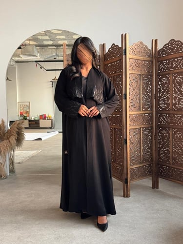 عباية مزينة بقصة مميزة من الشك. 1201