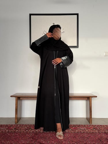 عباية مزينة بكم مميز. 1192