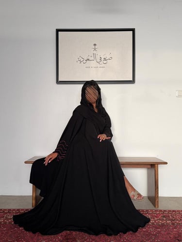 عباية مزينة بتطريز عنابي "موج " 1190