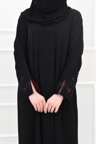 عباية إماراتية بتصميم كلاسيكي وأكمام مطرزة تضفي لم...