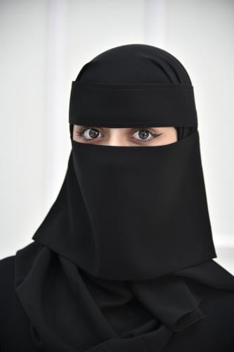 نقاب قصير مستقيم