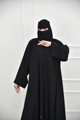 عباية كلوش سادة بكسرات أنيقة وطقطق