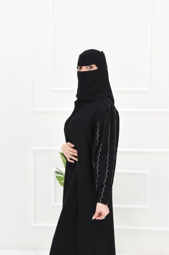 عباية تطريز ذهبي بالاكمام