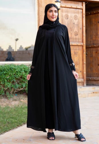 عباية lavania المميزة بقماش كسرات وكم مزين بكلة ال...