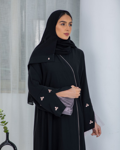 عباية lavania تتميز هذه العباية بقماش كلوش كريب ال...