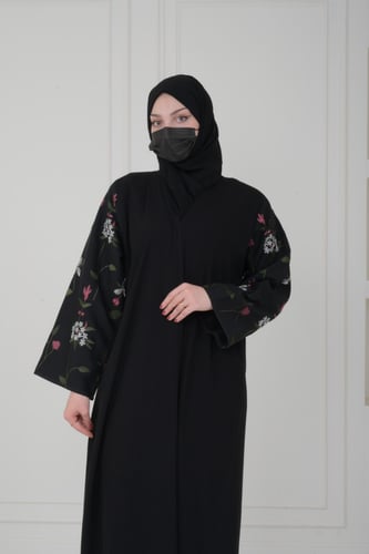 عباية lavania عباية عملية صممت بتداخلات في الاكمام...