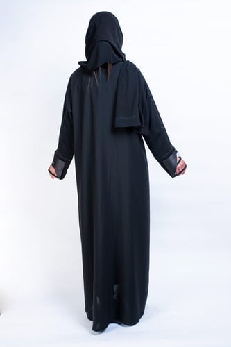 عباية lavania باكمام دانتيل