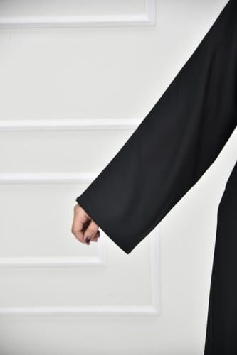 عباية كريب سادة بأكمام مربعة