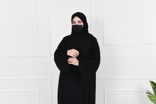 عباية لف سوداء بتطريز أسفل أنيق