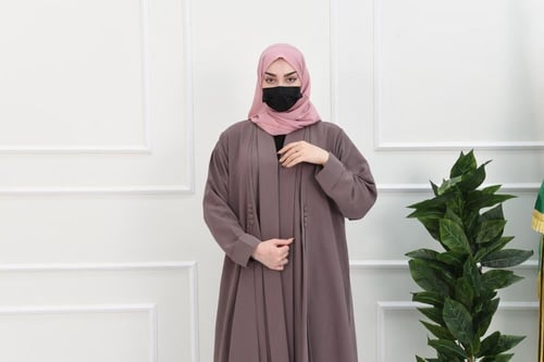 عباية إماراتية بتصميم كلاسيكي