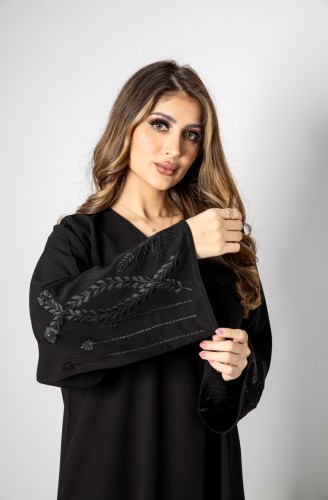 عباية فخمة بتطريز انيق
