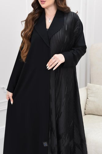 عباية إماراتية بتصميم كلاسيكي وأكمام مطرزة تضفي لم...