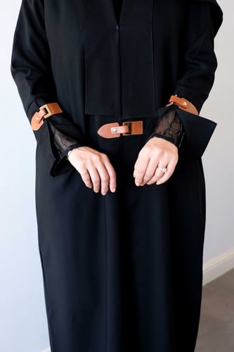 عباية lavania المميزة بكلة الجلد في الامام والاكما...