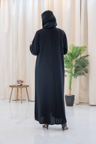 عباية lavania عباية عملية صممت بياقة وتطريز ناعم ف...