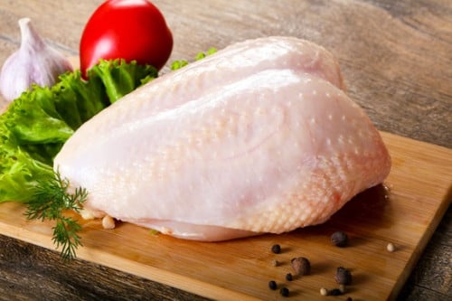 صدور دجاج طازجة بالعظم (1كلغم)