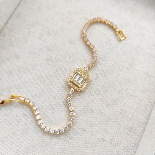 اسوارة تنس مرصعة بحجر الزركون