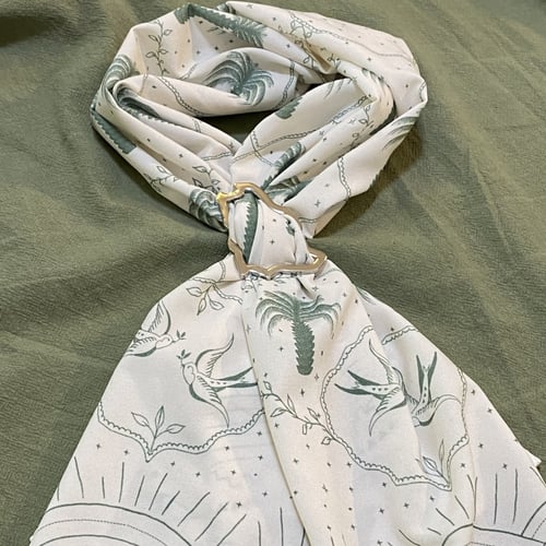 وشاح هذه أرضي - مقاسين