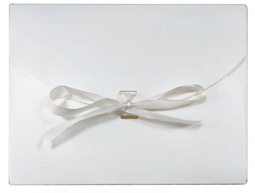 وشاح على هذه الأرض مايستحق الحياة