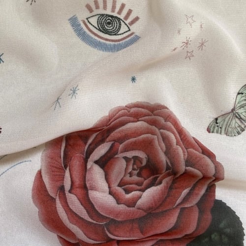 الكـون عيناكِ - وشاح عريض