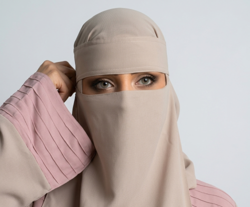 نقاب ملون مع طرحة