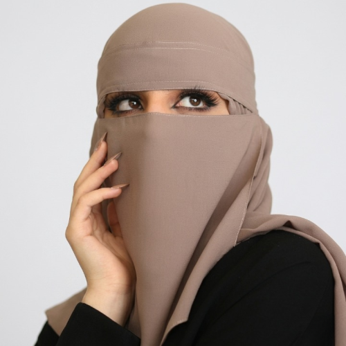 نقاب ملون مع طرحة