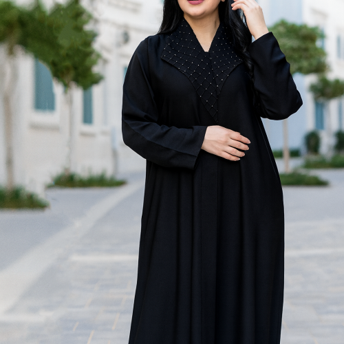 عباية سوداء مطرزة بخرز ناعم - T2 -