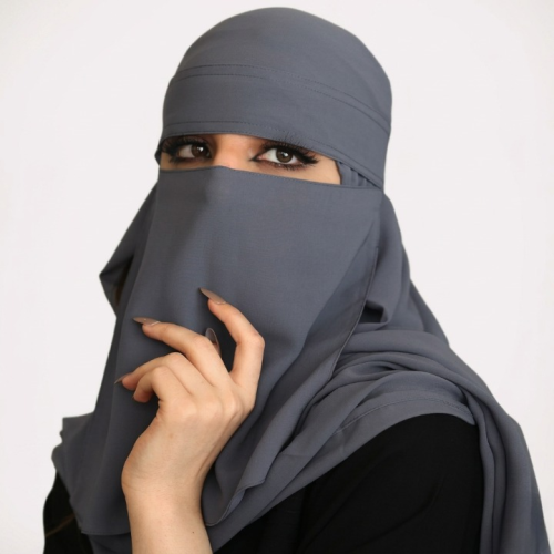 نقاب ملون مع طرحة