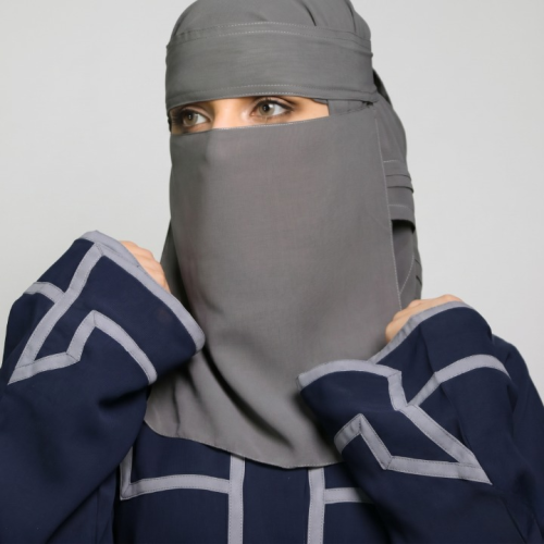 نقاب ملون مع طرحة