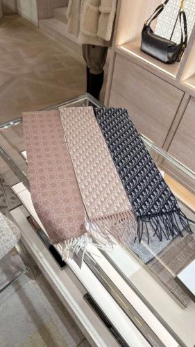 سكارف ديور البيج