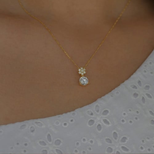 سلسلة أنيقة باللون الذهبي (N671) .