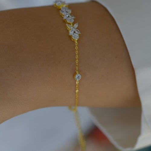 أسورة ورد أنيقة باللون الذهبي (B755).