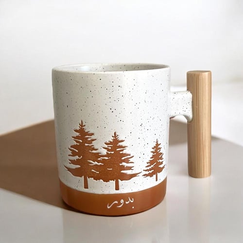 كوب شتوي بني أنيق .