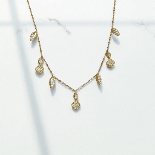سلسلة أنيقة باللون الذهبي (N271) .