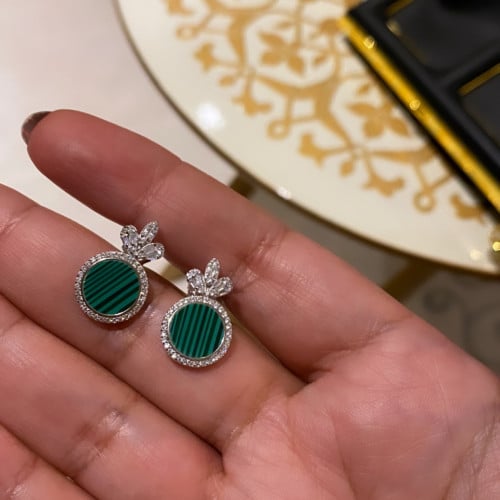 حلق أنيق اللون فضي (E389) .