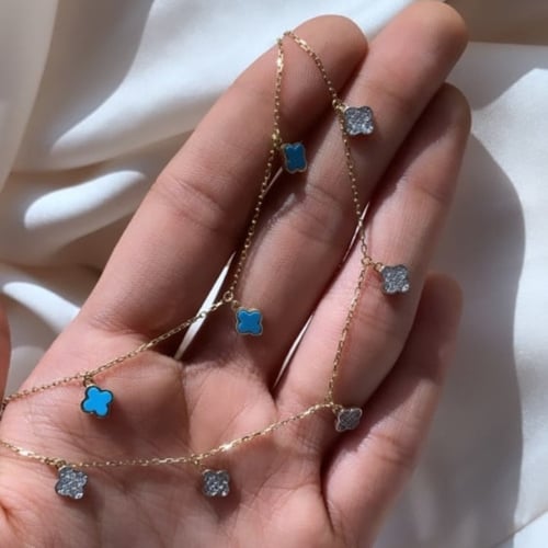 سلسلة ورد أنيقة باللون الذهبي (N484) .