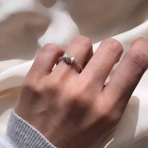 خاتم أنيق اللون فضي (R215) .