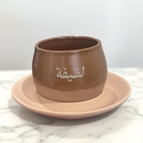 كوب سيفين ونخلة مع صحن