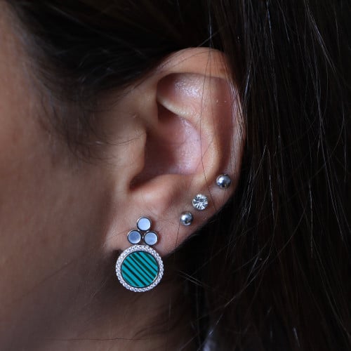 حلق أنيق اللون فضي (E388) .