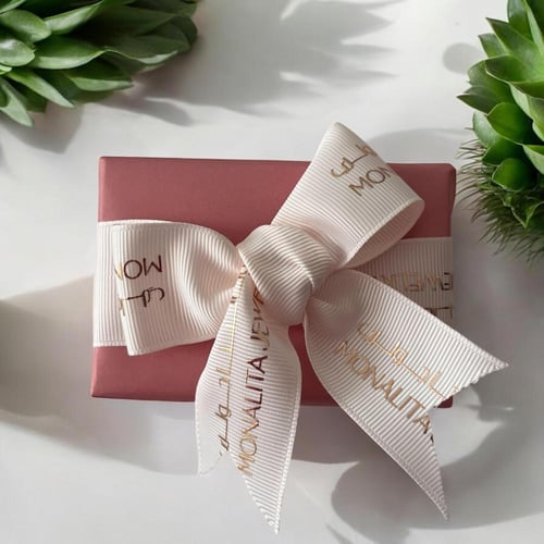 ميدالية أنيقة بأسماء الله الحسنى .