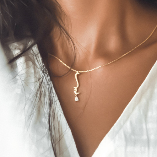 سلسلة أنيقة باللون الذهبي(N725) .