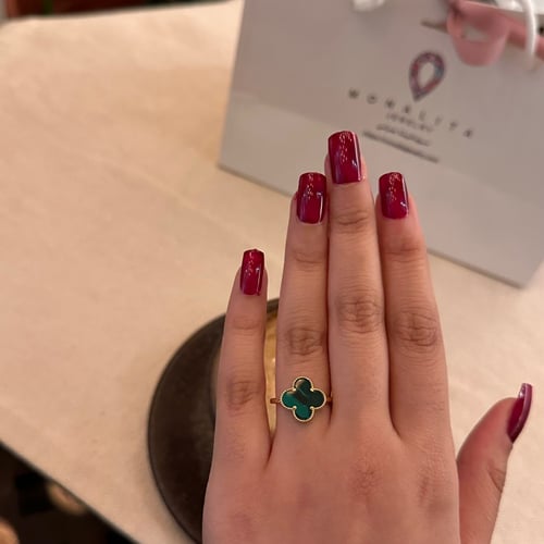 خاتم ورد أنيق اللون ذهبي-أخضر (R196) .