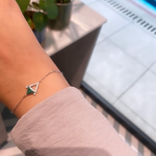 أسورة أنيقة باللون الفضي (B693) .