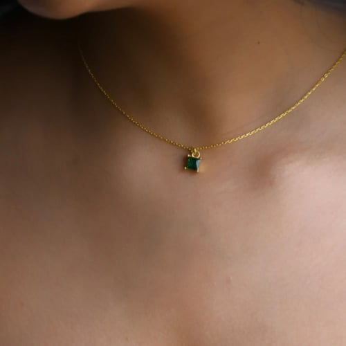 سلسلة أنيقة باللون الذهبي (N783) .